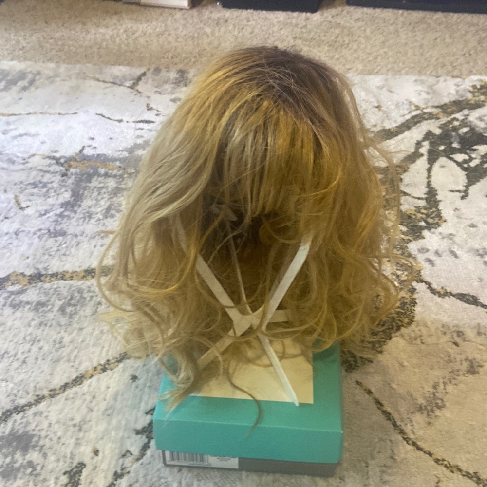 Medium blond wig nice waves wore once medium length